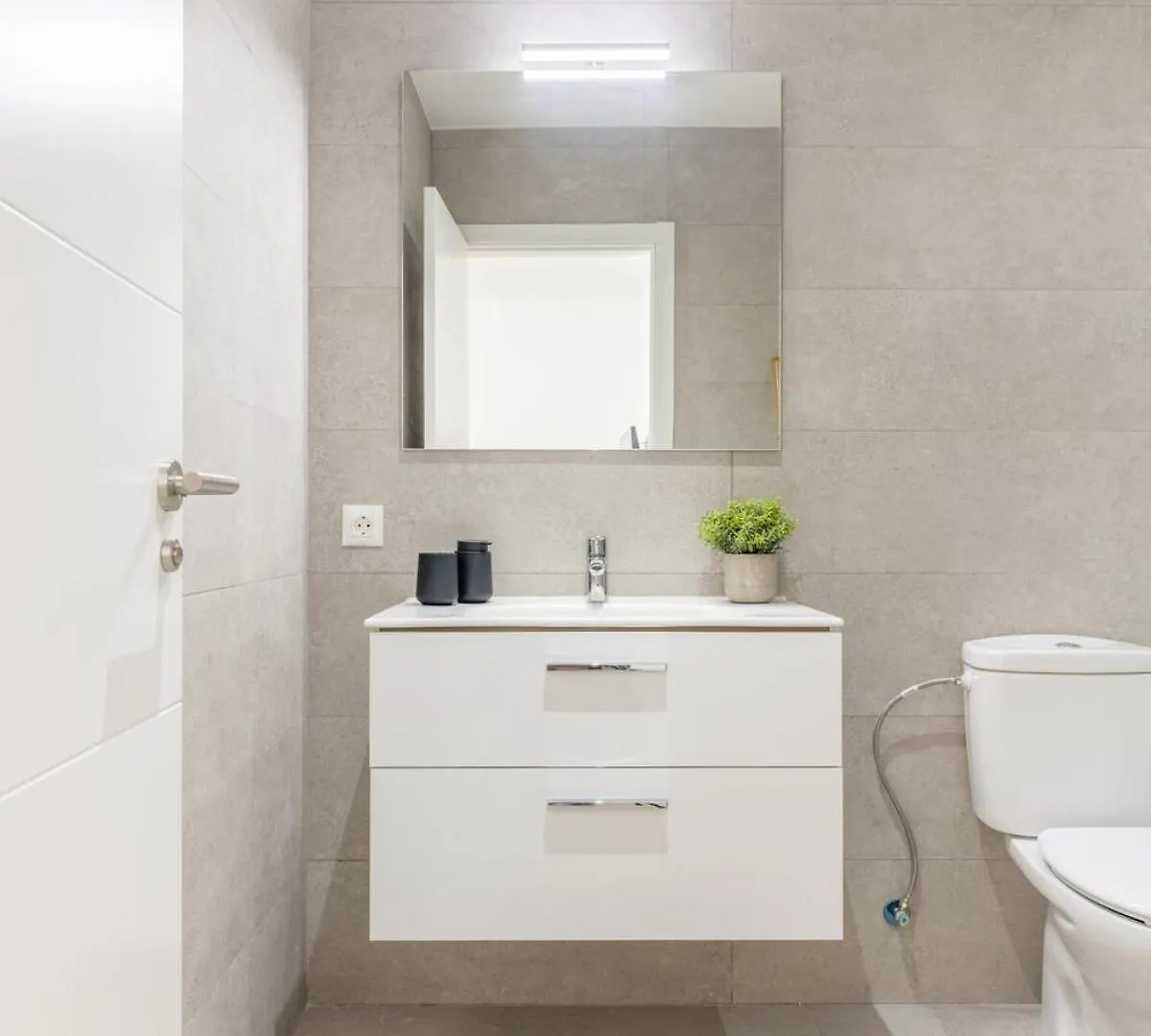 Modern Comfort In The Heart Of La Laguna Espagne